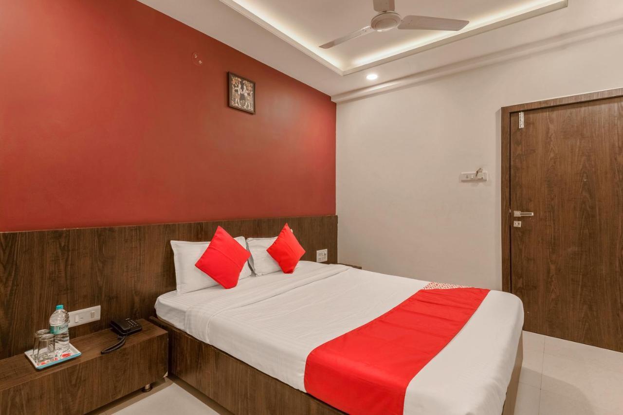 Oyo Flagship 19196 Shree Sai Niladri Residency Shirdi Bagian luar foto