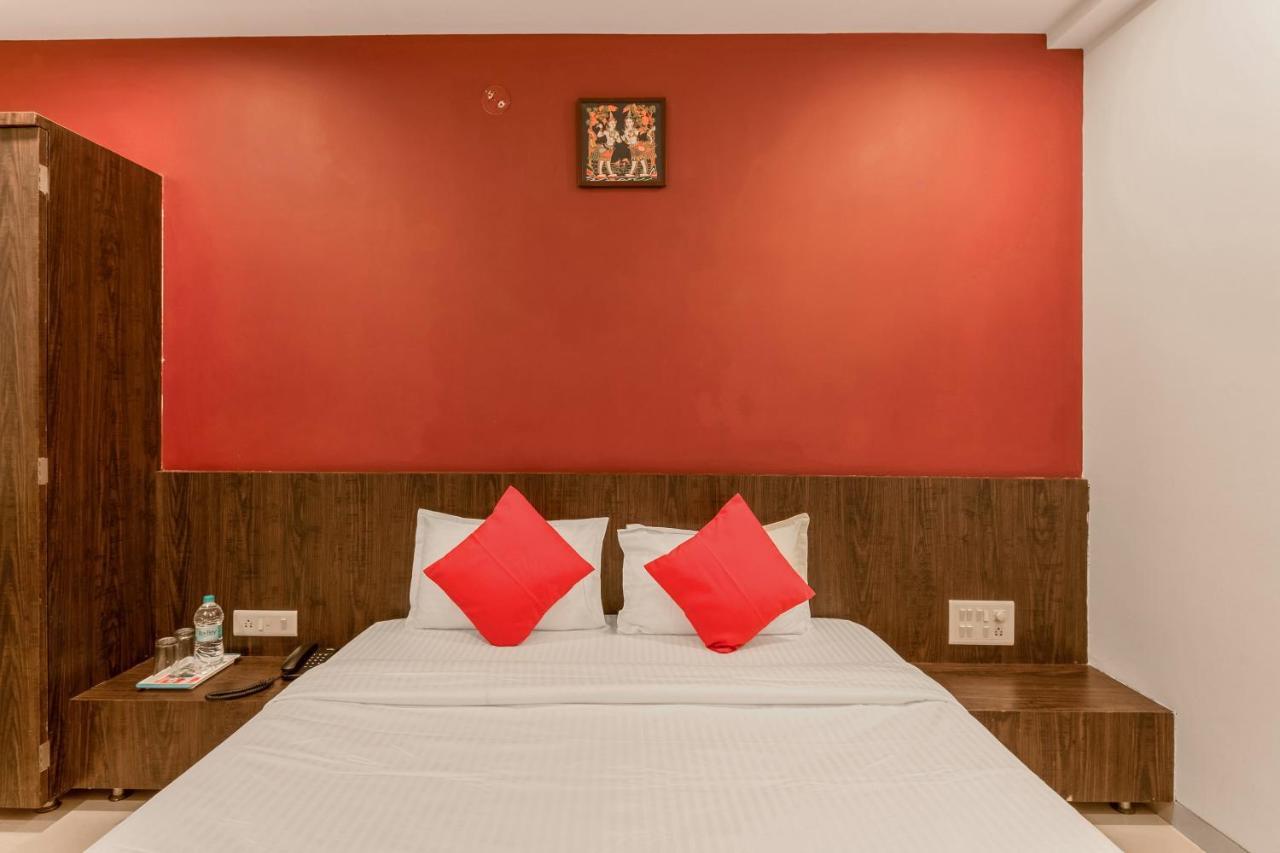 Oyo Flagship 19196 Shree Sai Niladri Residency Shirdi Bagian luar foto
