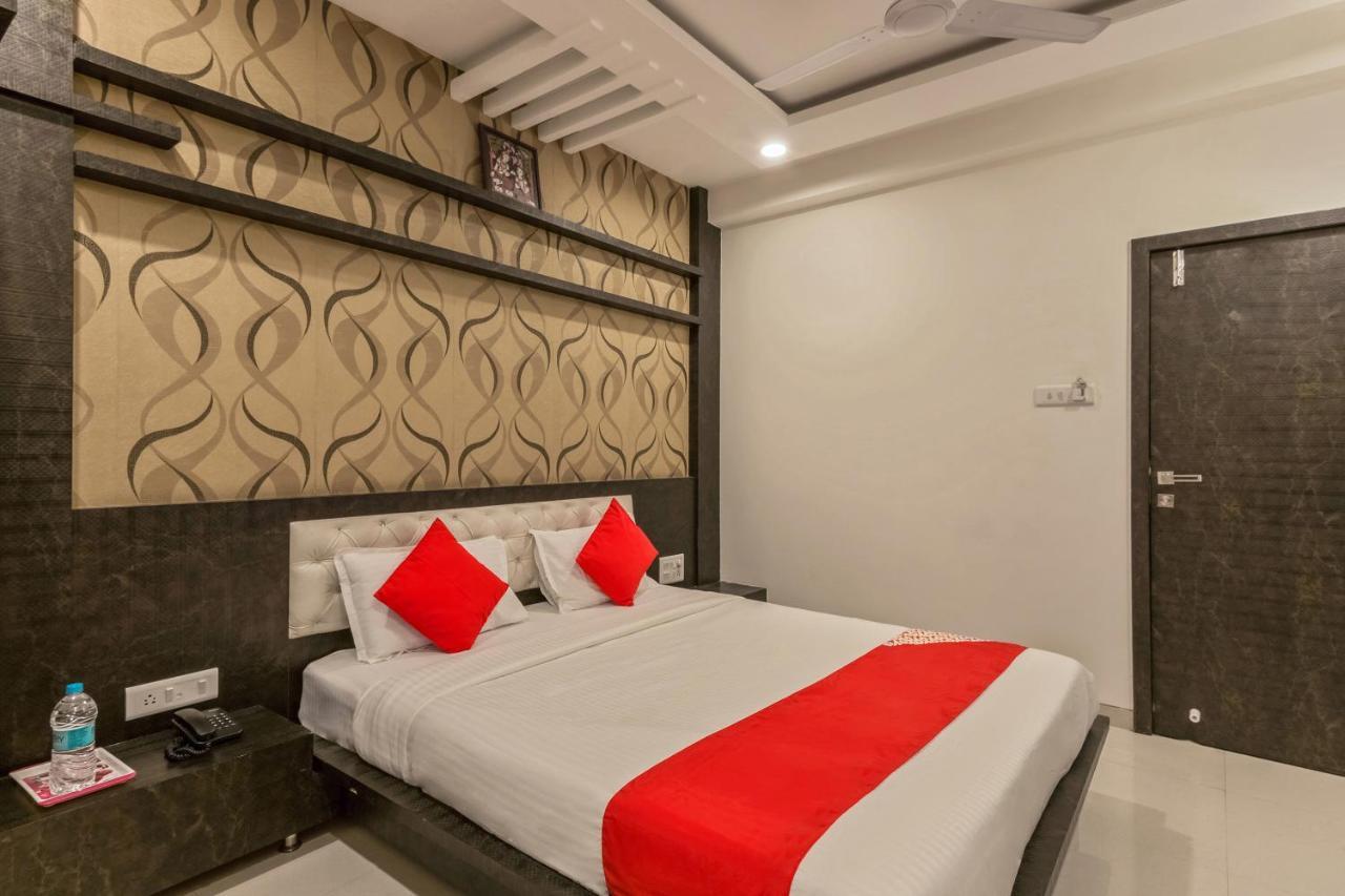 Oyo Flagship 19196 Shree Sai Niladri Residency Shirdi Bagian luar foto
