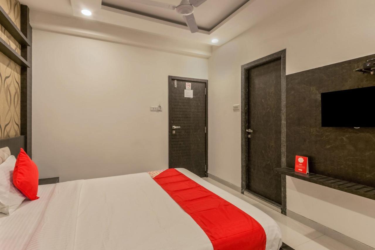 Oyo Flagship 19196 Shree Sai Niladri Residency Shirdi Bagian luar foto