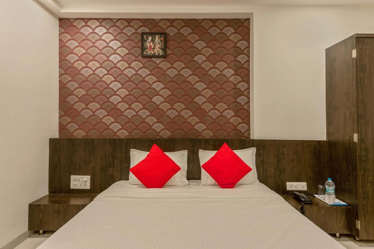 Oyo Flagship 19196 Shree Sai Niladri Residency Shirdi Bagian luar foto